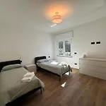 The Quiet Corner- Apartment *